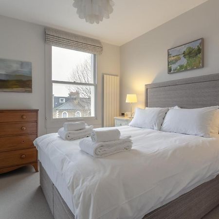 2 Bedroom Apartment Hammersmith Grove Sleeps 4 London Exterior foto